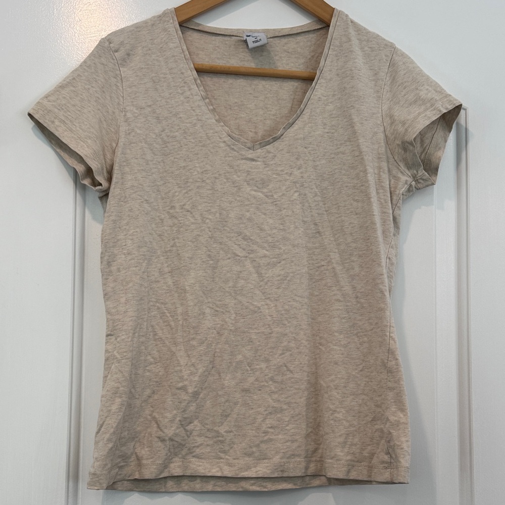 🟡 GAP Stretch Light Tan V-Neck Short Sleeve Tee Size Medium